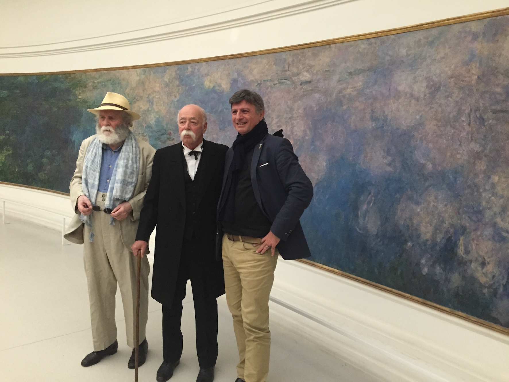 Fabrice Roy en compagnie de Christian Bouillette, alias Claude Monet et Jean-Gabriel Nordmann, alias Georges Clemenceau pour la première de ma pièce "Monet-Clemenceau: une amitié" à l'Orangerie des Tuileries 2014