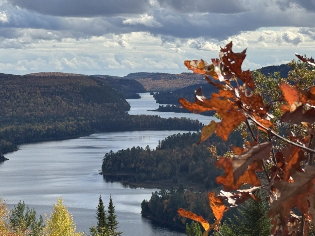 Des paysages à couper le souffle, lac en enfilade...