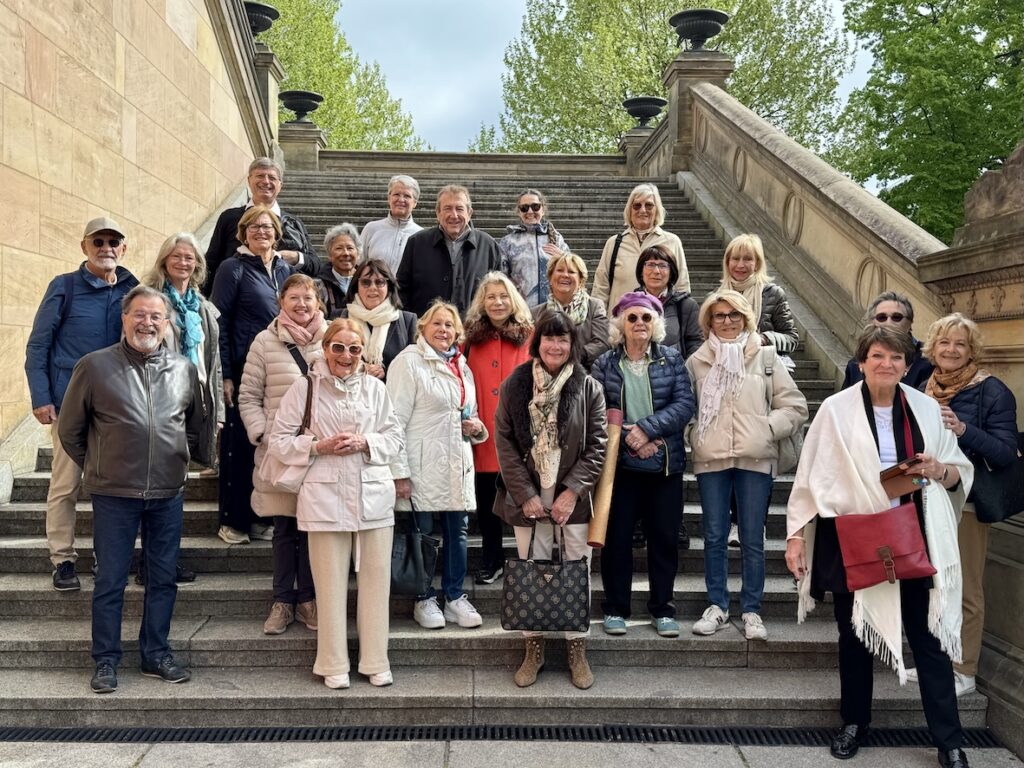 Le groupe de participants sur les marches de la Alte Nationalgalerie à Berlin
